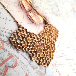Honeycomb east-west pendant necklace